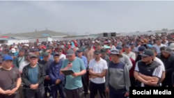 Нааразылык акцияга чыккан айдоочулар. 11-апрель, 2022-жыл. Сүрөт Фейсбуктан алынды.