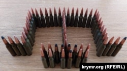 İsmail Ramazanov tarafından Ukraiyna Silâlı Quvetleriniñ territrial mudafaasında patronlardan tizilgen qırımtatar tamğası