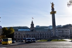 წმინდა გიორგის 40 მეტრიანი ქანდაკება თავისუფლების მოედანზე