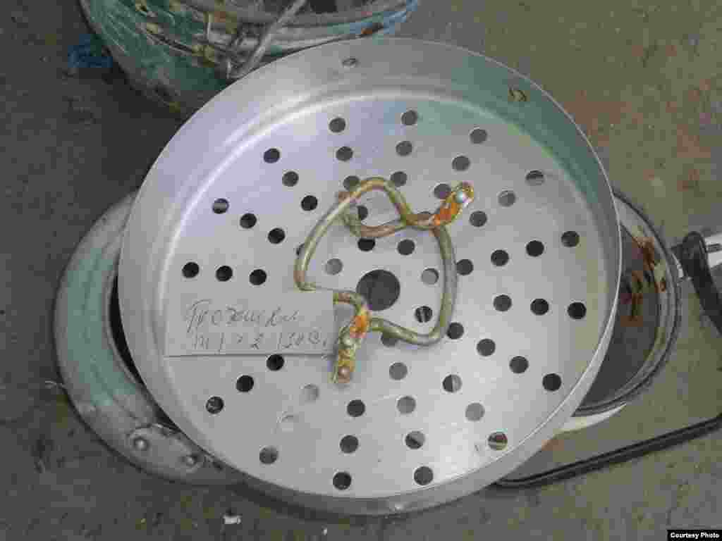 Вот ремонтированная мантышница. На бумажном клочке имя хозяйки