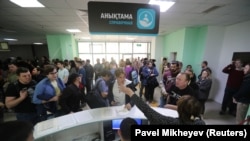 Казакстанга келген орусиялыктар. Иллюстрациялык сүрөт.