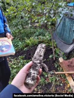 Щоденник українського письменника Володимира Вакуленка, знайдений в саду письменника. Фото: Вікторія Амеліна