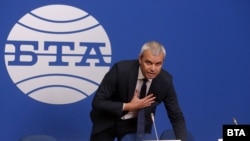 Костадин Костадинов е лидерът на "Възраждане", който е наричан от критиците си в социалните мрежи "Костя Копейкин".