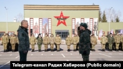 Радий Хәбиров сулда