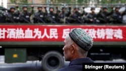 Өремче урамында полиция көчләре, архив фотосы