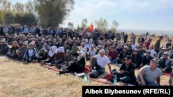 Участники курултая в Узгенском районе. 