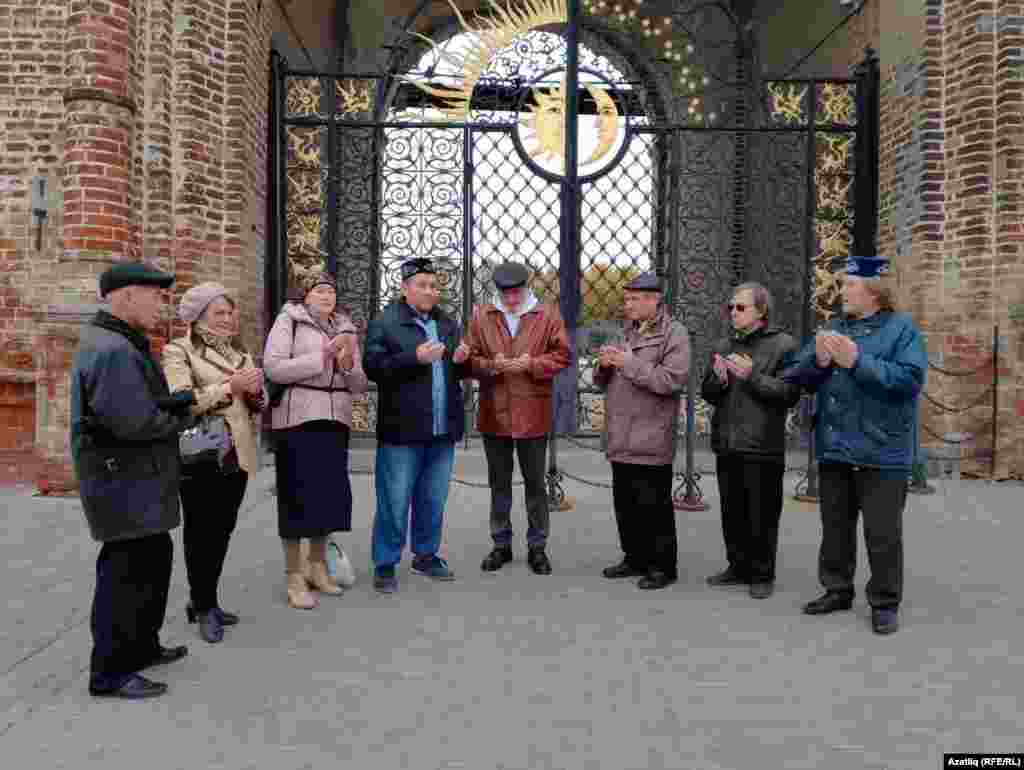 Татар иҗтимагый үзәге тыелганнан соң, быел Хәтер көне җыенын уздыручы оешма юк. 2022 елның 12 октябрендә берничә татар гына Казан Кирмәнендәге Сөембикә манарасына килеп, шәһәрне Явыз Иван гаскәрләреннән яклаганда һәлак булганнары рухына дога кылды. Шулай да 15 октябрьдә Казанда һәм дөньяның кайбер шәһәрләрендә Хәтер көненә багышланган пикетлар узды.