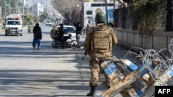 په کوټه کې د پوځ یو سرتېری پهره ورکوي - انځور له ارشیفه.