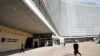 Intrarea în clădirea Berlaymont a Comisiei Europene de la Bruxelles.
