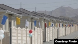 Жаңы шаарчадагы үйлөр