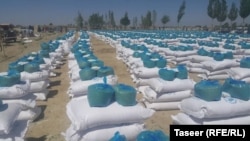 ارشیف: په افغانستان کې د مرستې رسولو بهیر څخه یو انځور