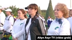 Постоянный координатор ООН в Туркменистане Елена Панова (слева) и глава Центра ОБСЕ в Ашхабаде Наталия Дрозд, 3 июня, 2020 