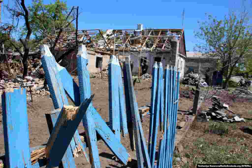 Наслідки обстрілів російськими військами селища Комишуваха на Запоріжжі, 11 травня 2022 року