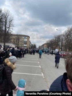 Очередь на эвакуацию из Бучи.