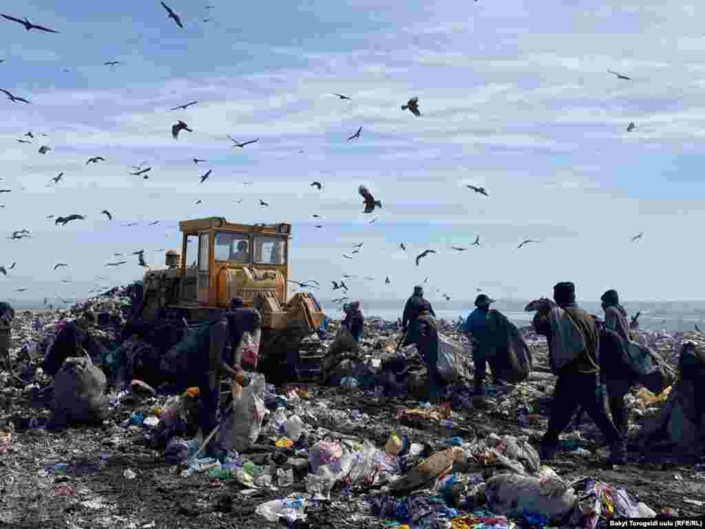 2013-жылы Кыргызстандын өкмөтү жана Европа банкы атайын келишимге кол коюшкан. Ага ылайык таштанды сорттоочу жана кайра иштетүүчү завод курулмак. Долбоордун алкагында Бишкекке 22 миллион евро бөлүнгөн. Бул акчанын жарымы - үстөгү менен төлөй турган насыя түрүндө берилген.