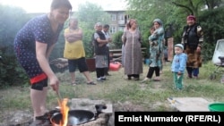 Ош. Черемушка кичирайонунун тургундары бир очокко кезектешип тамак жасайт. 