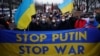 Protestuesit në Gjermani kërkojnë ndaljen e agresionit të Rusisë. 