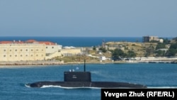 Підводний човен «Ростов-на-Дону» Чорноморського флоту РФ у Севастопольській бухті, архівне фото
