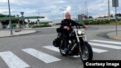 Михаил Лощинин на мотоцикле