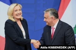 Marine le Pen și Viktor Orban sunt liderii noului grup de extremă dreapta, a treia cea mai mare forță din Parlamentul European.