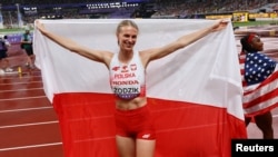 Марыя Жодзік пасьля заваяваньня срэбнага мэдаля чэмпіяната сьвету ў Токіё. 21 верасьня 2025