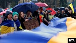 Участници в шествието в София