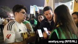 Проверка билетов для входа на стадион «Орталык» на матч Лиги чемпионов «Кайрат» – «Реал». 30 сентября 2025 года