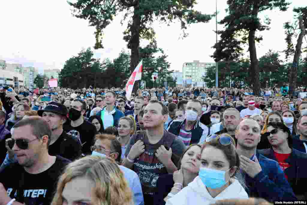 Campania electorală inițiată de Țihanouskaia a început pe 19 iunie, când Comisia Electorală Centrală a aprobat cererea de a colecta semnături pentru participarea la vot.