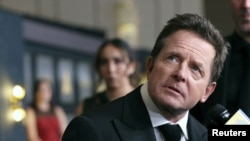 Актьорът Майкъл Джей Фокс по време на церемонията по връчването на почетните Оскари