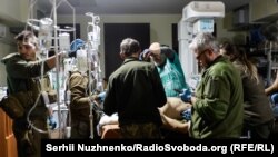 Операция на пациент в обстрелвания непрекъснато Бахмут, ноември 2022 г.