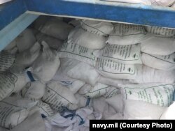 Ele salnan serişdeleriň haltalarynyň ýüzünde "Türkmenistanda öndürilen" ýazgylaryny görse bolýar