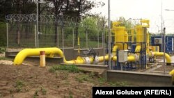 Lungimea totală a conductelor prin care este transportat gazul este de circa 1.560 de kilometri