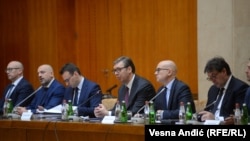 Fotografi e realizuar gjatë takimit në Beograd midis përfaqësuesve të Listës Serbe dhe presidentit të Serbisë, Aleksandar Vuçiq. 
