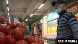 "Najniža cijena rada po ovom modelu je 450 eura. Da bi se došlo do prihvatanja od svih strana, porez je jedinstven i najmanji u ovom dijelu Evrope, i on je 20,4 odsto opterećenja za poslodavaca", rekao je crnogorski premijer Zdravko Krivokapić, predstavljajući novi poreski model.