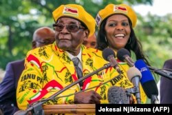 Робер и Грейс Мугабе незадолго до переворота. 8 ноября