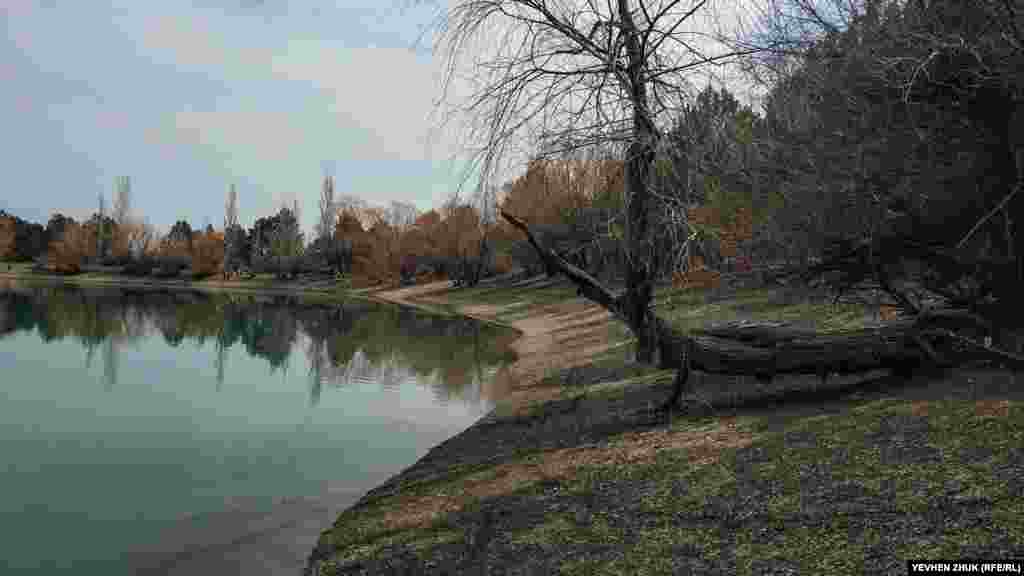 Місцеві жителі також називають озеро Мільян-Голь і стверджують, що і до кар'єра тут була невелика водойма