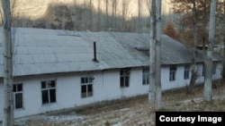 Баткендин Кыштут айылындагы мектеп. 2022-жыл. 