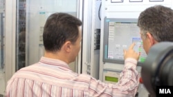 Премиерот Никола Груевски го означува почетокот на работењето на новиот хидроенергетски капацитет ХЕЦ „Света Петка“.