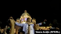 Петър Джурич, който се превърна в лице на протестите, обвини президента Александър Вучич, че скрива липсата на апаратура за спасяване на COVID-19 пациенти в сръбските болници