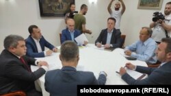 Координатори на пратенички групи и претставници на владата во Клубот на пратениците на дебата за документите од францускиот предлог