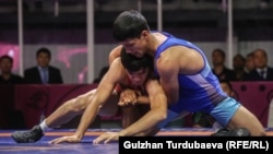 Билол Шарип уулу финалдык беттеш учурунда.