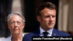 Францускиот претседател Емануел Макрон и француската премиерка Елизабет Борн