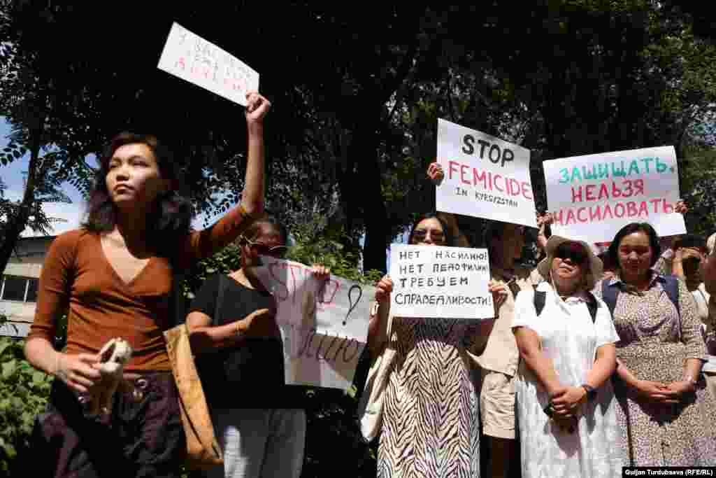 Акцияга катышкан укук коргоочулар Кыргызстанда балдарды коргоо системасы жакшы иштебей жатканын айтууда.