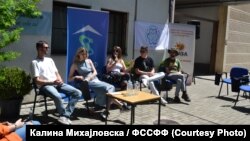 Панелистите на настанот