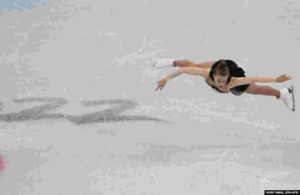 Anastasia Gubanova din Georgia evoluează în programul scurt al probei de patinaj individual feminin la Jocurile Olimpice de iarnă de la Beijing 2022.