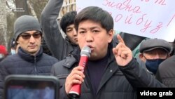 Төкмө акын Азамат Болгонбаев. 