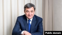 58 ёшли Алишер Султонов Ўзбекистон энергетика соҳасида энг муҳим лавозимларни эгаллаб келган амалдорлардан бири ҳисобланади.