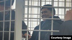 Акын Болот Назаров в зале суда. 