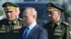 Орусия президенти  Владимир Путин  Башкы штабдын жетекчиси Валерий Герасимов жана коргоо министри Сергей Шойгу менен.  
