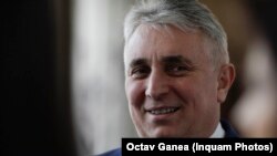 Ministrul de Interne, Lucian Bode, a dat curs sancțiunilor din decizia UBB, care a constatat un „plagiat extins” în teza sa de doctorat, și a cerut retragerea cărții pe care a scris-o pe baza acestei teze. 